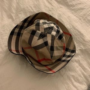 Burberry reversible bucket hat